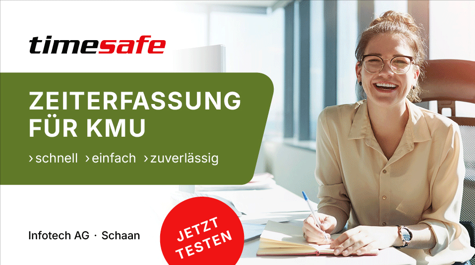 Lächelnde Frau im Büro